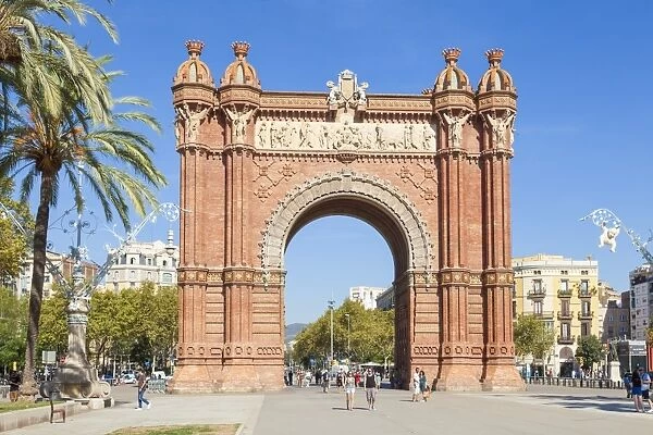 The red brick Arc de Triomf (Arc de Triomphe) (Arco de Triunfo), Barcelona, Catalonia (Catalunya)