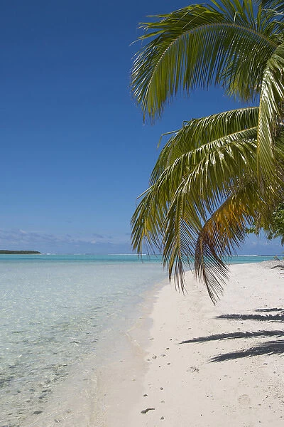Cook Islands. Palmerston Island, a classic atoll, discovered by Captain Cook in 1774