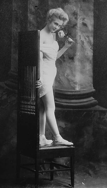 PAULINE CHASE (1885-1962). American stage actress. Photograph, 8 November 1909