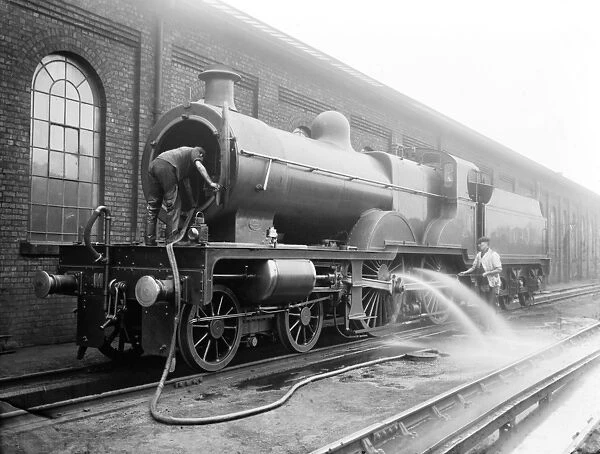 Locomotive cleaning, 1911
