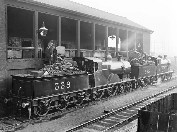 Locomotive taking coal, 1909