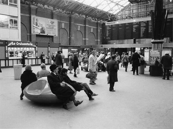 London Victoria station, British Rail, November 1985