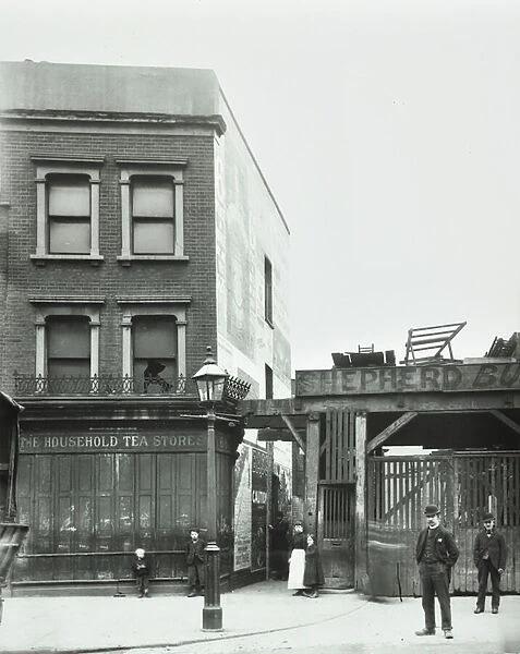 68 Bermondsey New Road: front elevation, London, 1898 (b  /  w photo)