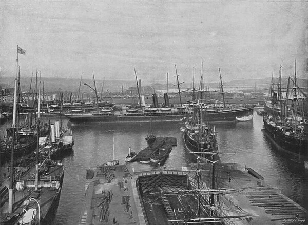 Southampton Docks (b  /  w photo)