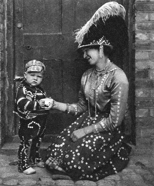 Pearly Queen and Pearly Prince, London, 1926-1927. Artist: Hoppe