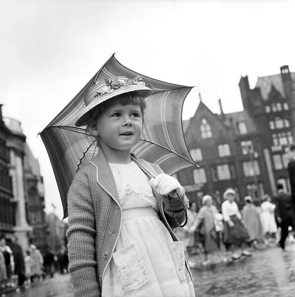 Manchester Whit Walks. Children  /  Crowds  /  Celebrations. June 1960 M4479-002