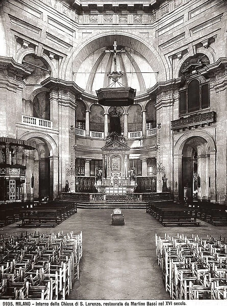 Interior of the Basilica of S. Lorenzo in Milan, characterized by a great majesty due to the combination of the sixteenth century of the ancient Basilica
