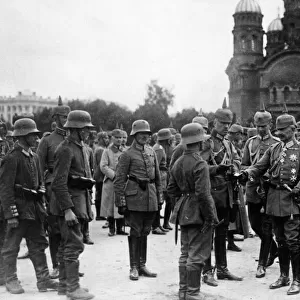 Kaiser Wilhelm II presenting medals, Warsaw, WW1
