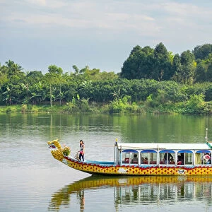 Dragon Boat on the Perfume River, Huế, Thừa Thien-Huế Province, Vietnam