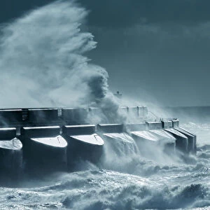 Europe, United Kingdom, England, East Sussex, Brighton, marina, waves crashing