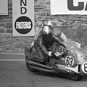 Ian McDonald & Hugh Sanderson (Weslake) 1975 Sidecar 1000 TT