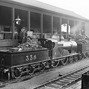 Locomotive taking coal, 1909