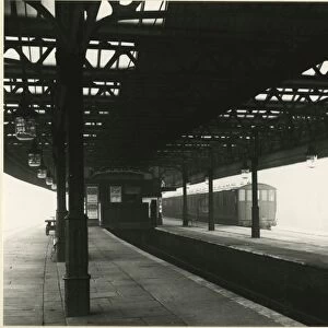 Low Moor station. Lancashire and Yorkshire Railway, 1 November 1906. View of two through platforms
