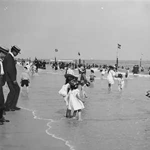 Beach Scene, Rockaway, New York City, USA, c. 1905 (b / w photo)