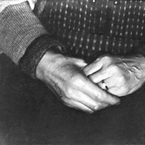 The Hands of Assunta Modotti, San Francisco, 1923 (b / w photo)