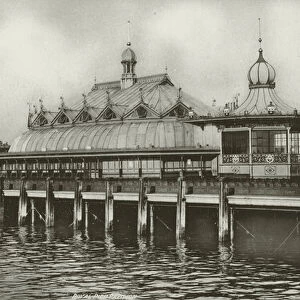 Southampton: Royal Pier Pavilion (b / w photo)
