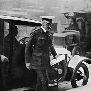 The Cabinet crisis: Lord Kitchener arriving at the War Office, 1915