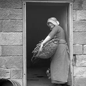 Frank Meadow Sutcliffe original slide of fishwife going through the door