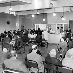 16 / 11 / 1964. The busy out-patients department at Coventry & Warwickshire Hospital