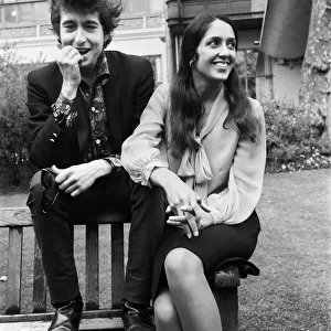 American folk singers Bob Dylan and Joan Baez pictured in the Savoy Gardens