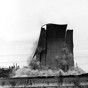 Crumbling 375 foot high cooling tower at ICI, Wilton. 7th October 1979